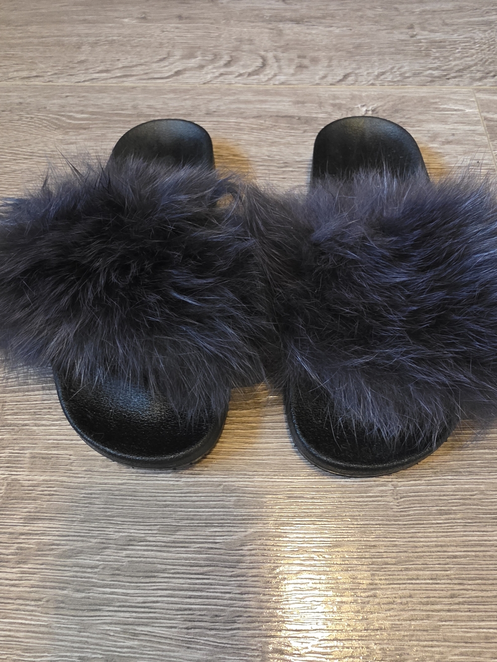 Faux Fur Slide Sandals – Black
Size: 7 (US) - Picture 2 of 5